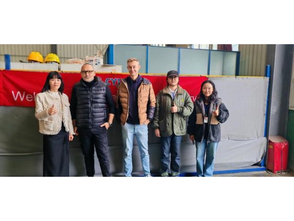 El representante polaco visita CJYJ para una visita amistosa.