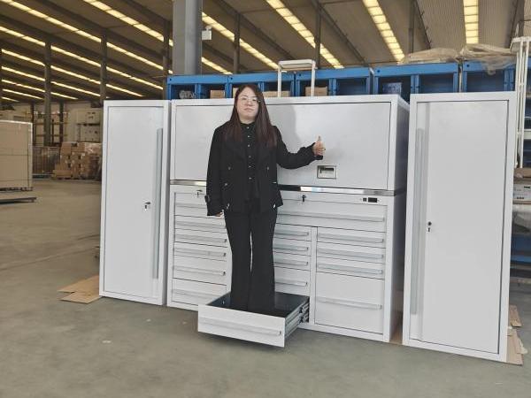 Gabinete de herramientas blancas