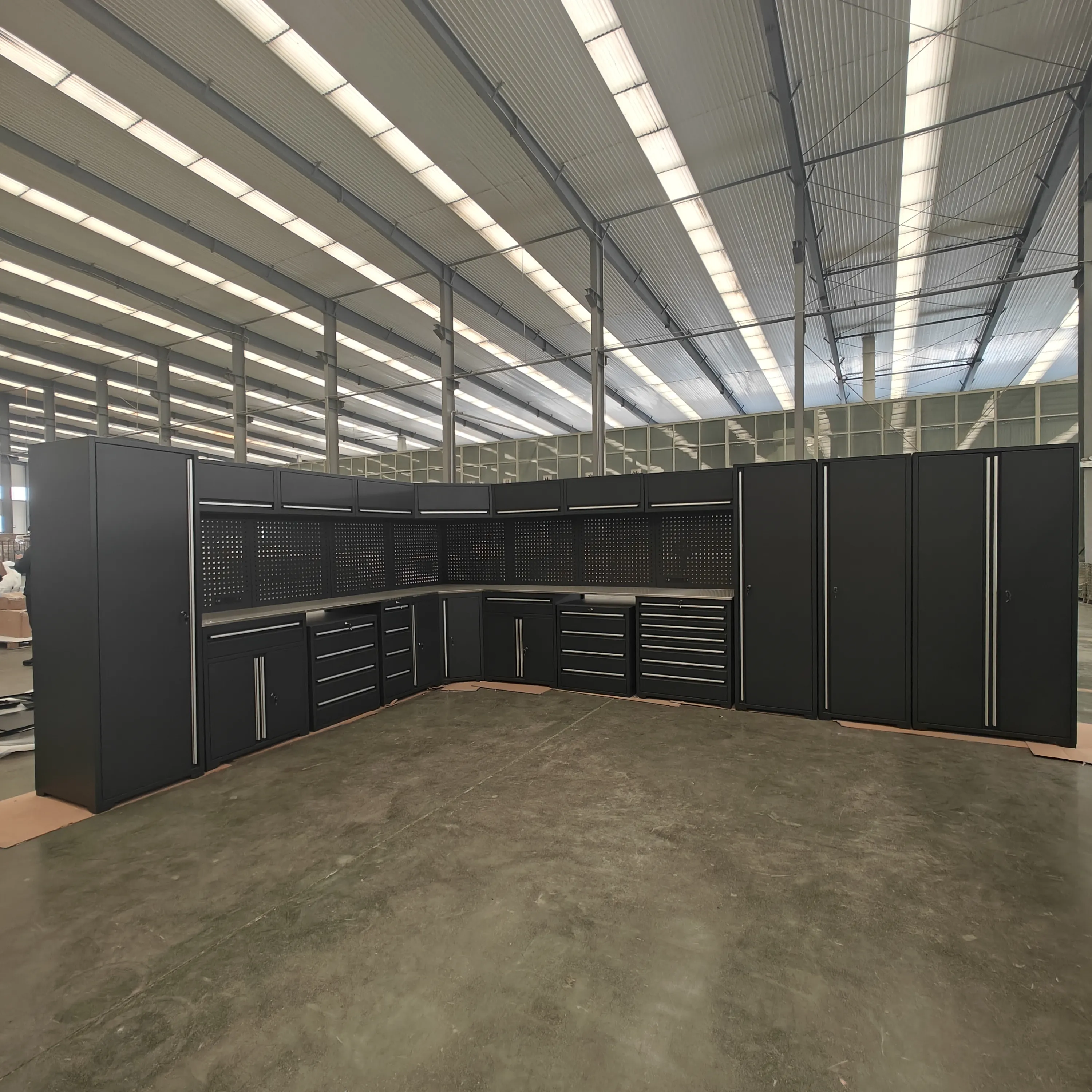 ¿Cuáles son las características del gabinete de herramientas de combinación de metales grandes?