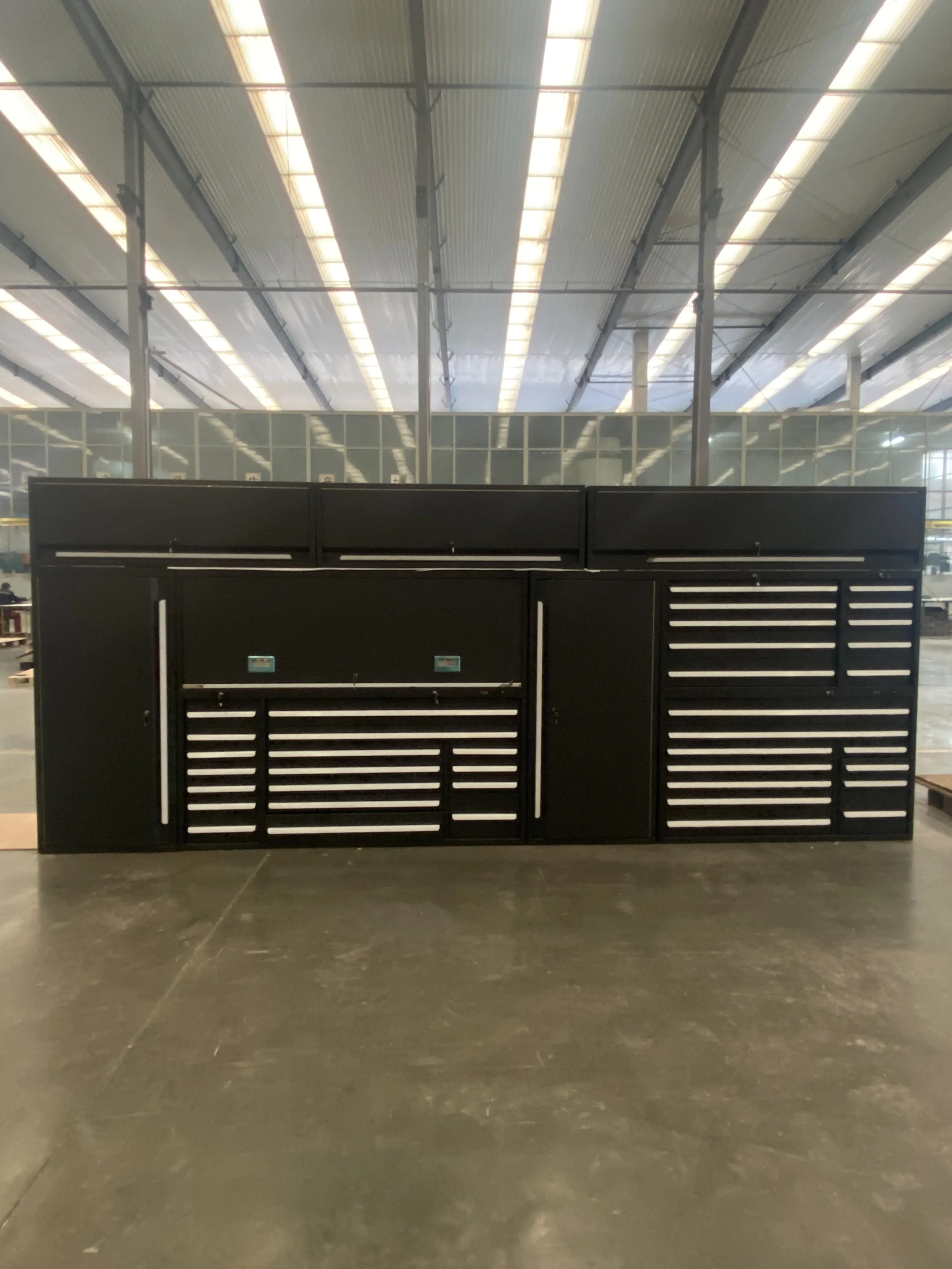 ¿Cuáles son las características del nuevo gabinete de garaje modular?