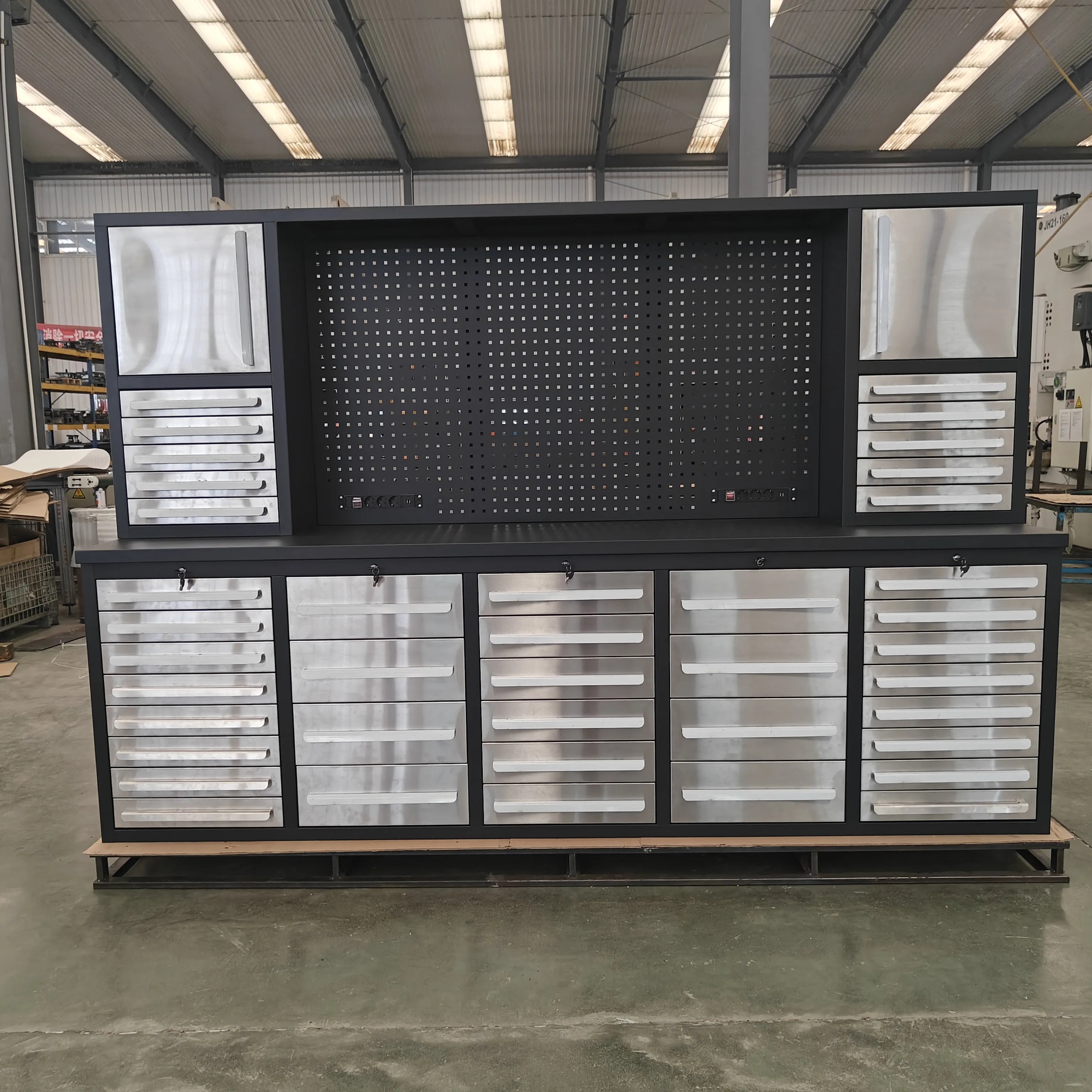 ¿Cuáles son las características de un banco de trabajo multidrawer multifuncional?