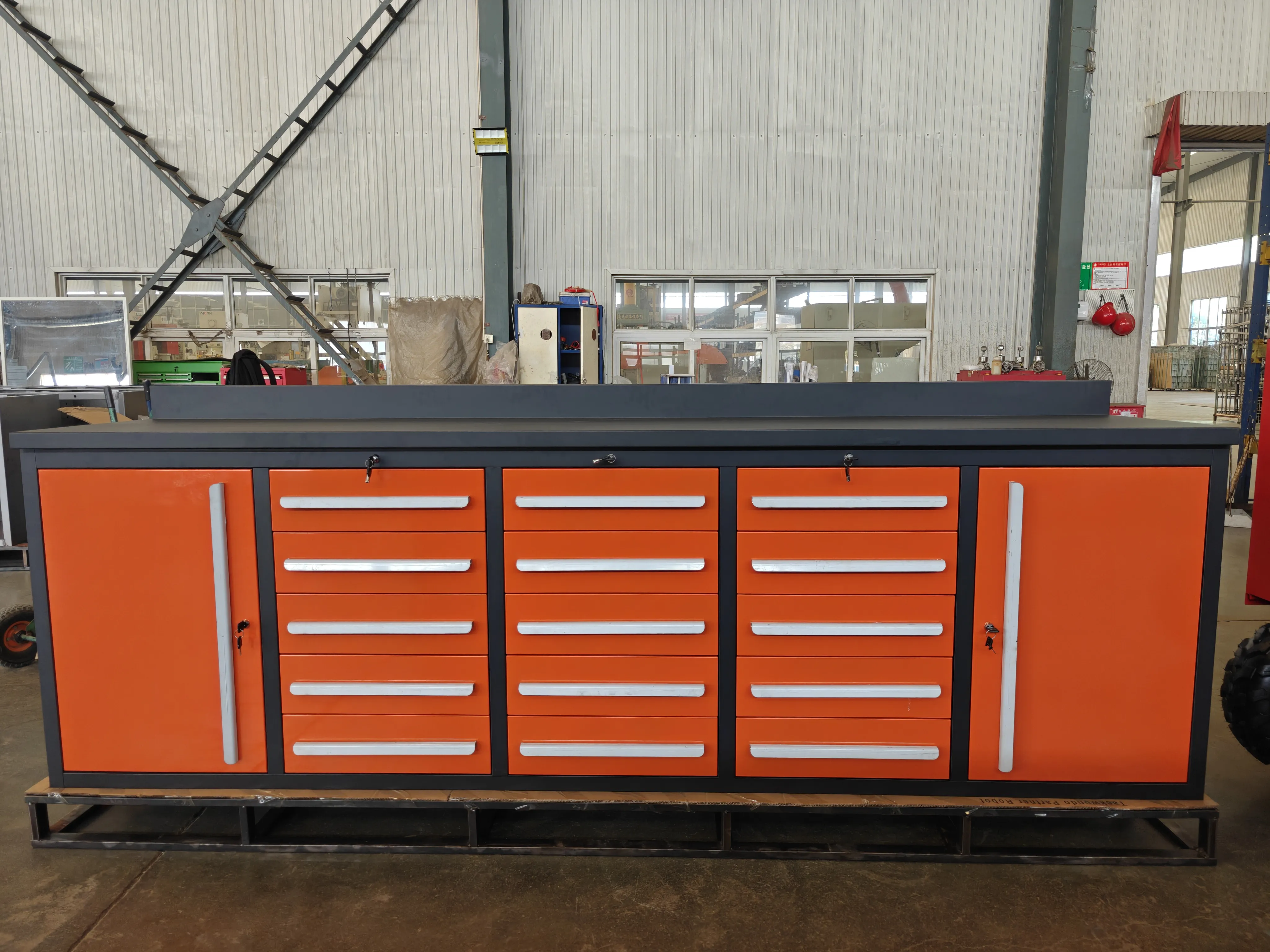 ¿Cuáles son las características de Orange Tool Workbench?
