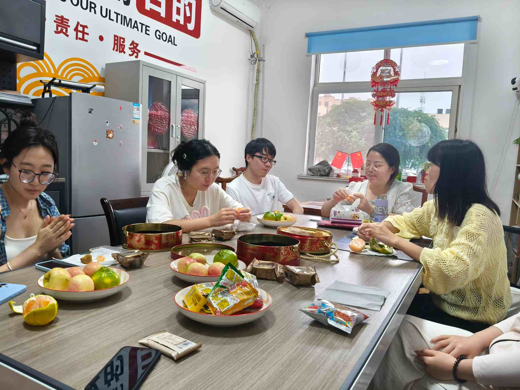 Cyjy da la bienvenida al nuevo miembro