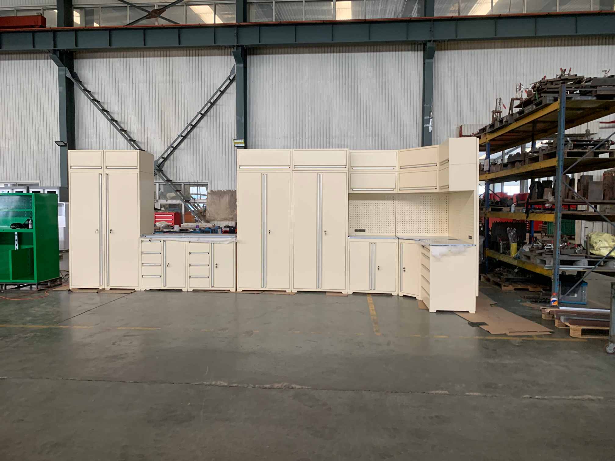 ¿Qué tan conveniente es el gabinete de herramientas modular para garaje?