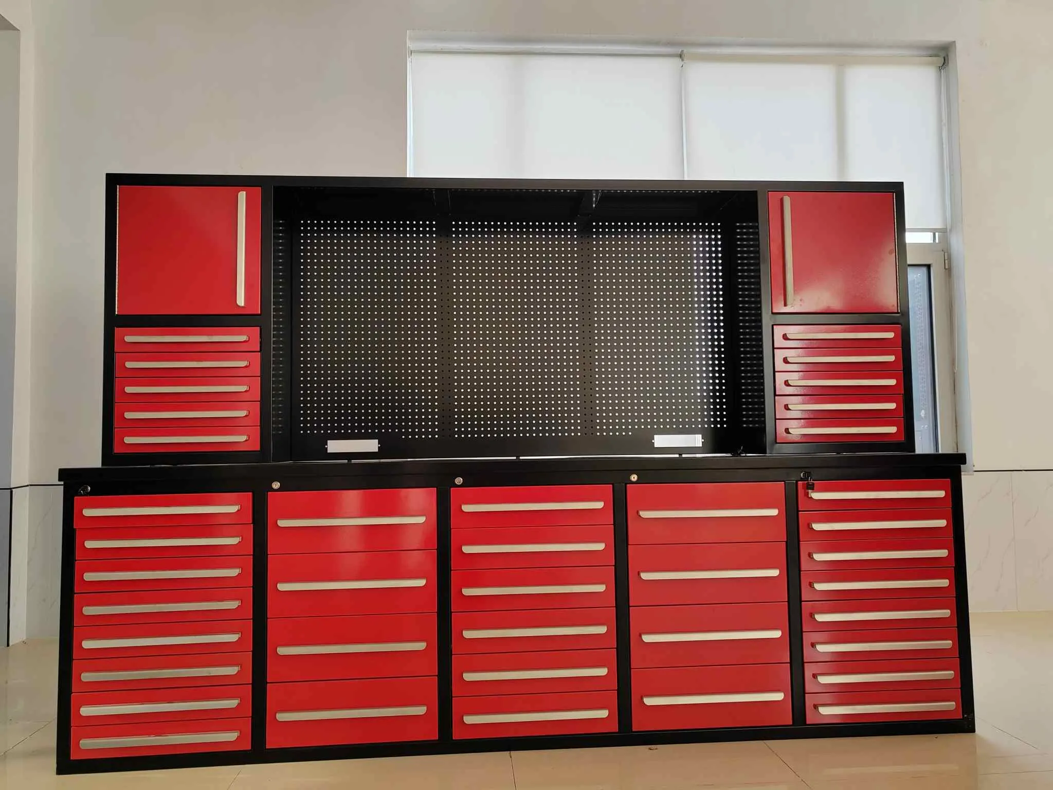 Banco de trabajo rojo